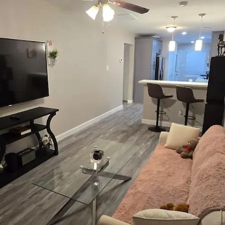 Villa 2 Bdrm Downtown